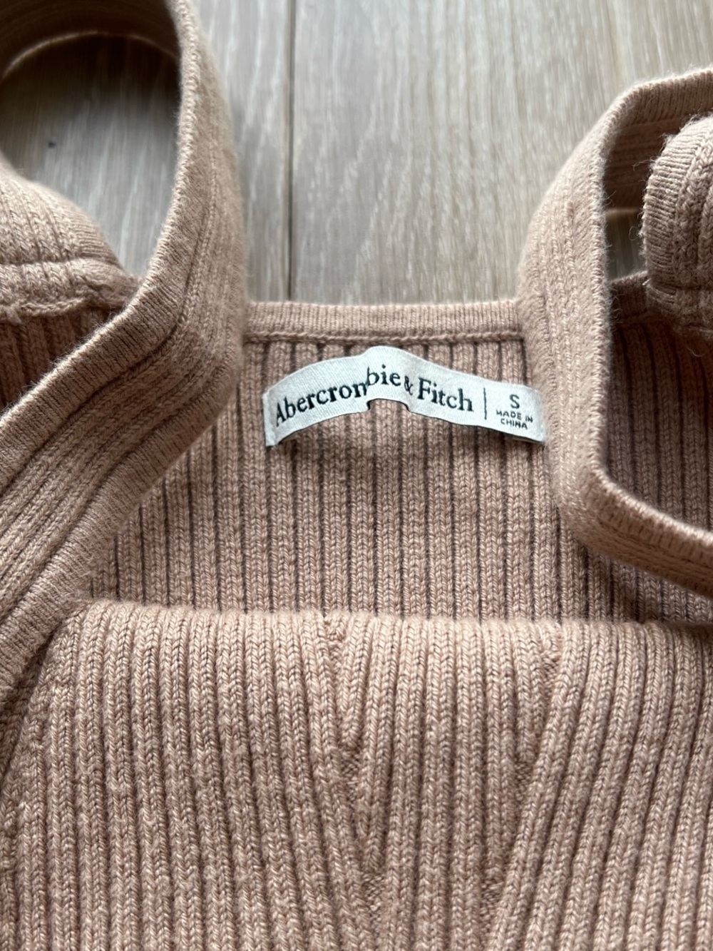 Abercrombie & Fitch Ribbed Knit Tank Top in Taupe Size Small - Picture 3 of 4